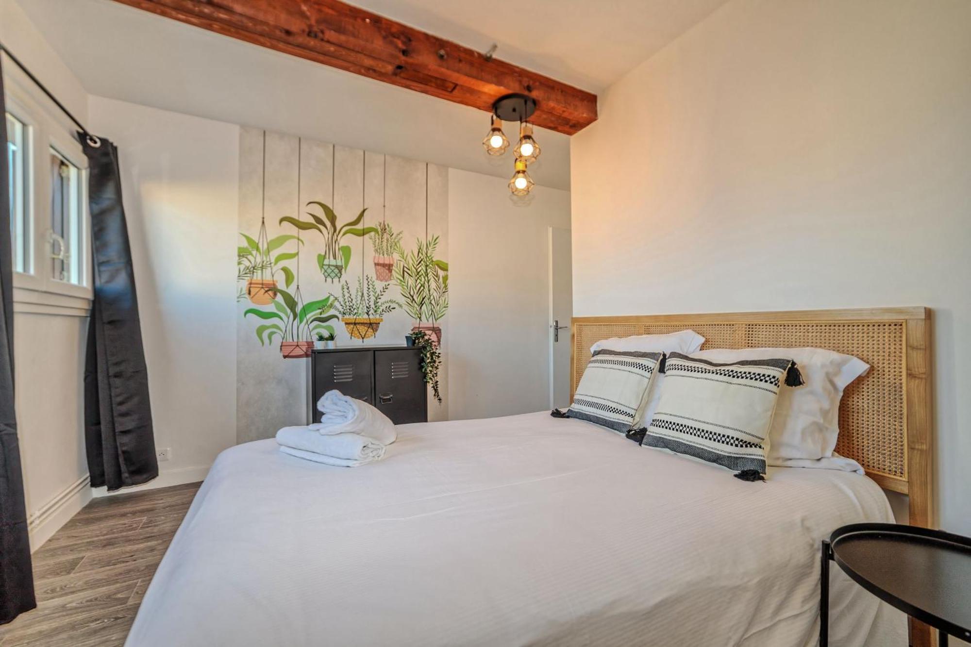 Holiday home Maison 15 Couchages Ideale Pour Sejour En Groupe Clermont-Ferrand