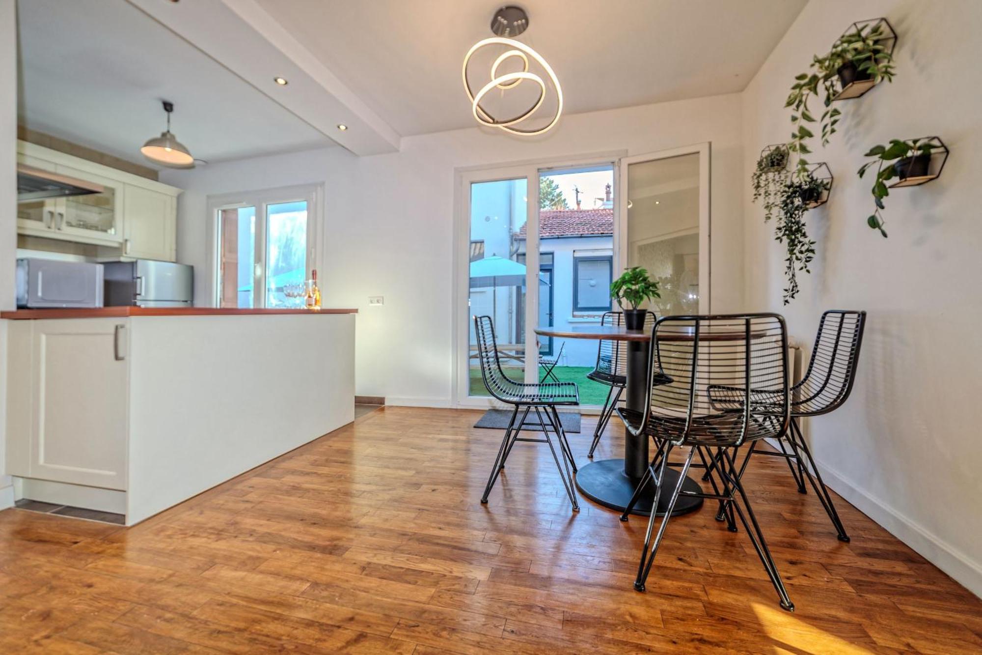 Maison 15 Couchages Ideale Pour Sejour En Groupe * Clermont-Ferrand